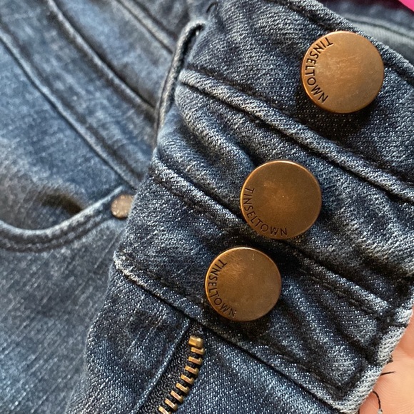 Tinseltown Jean Short - Picture 7 of 7